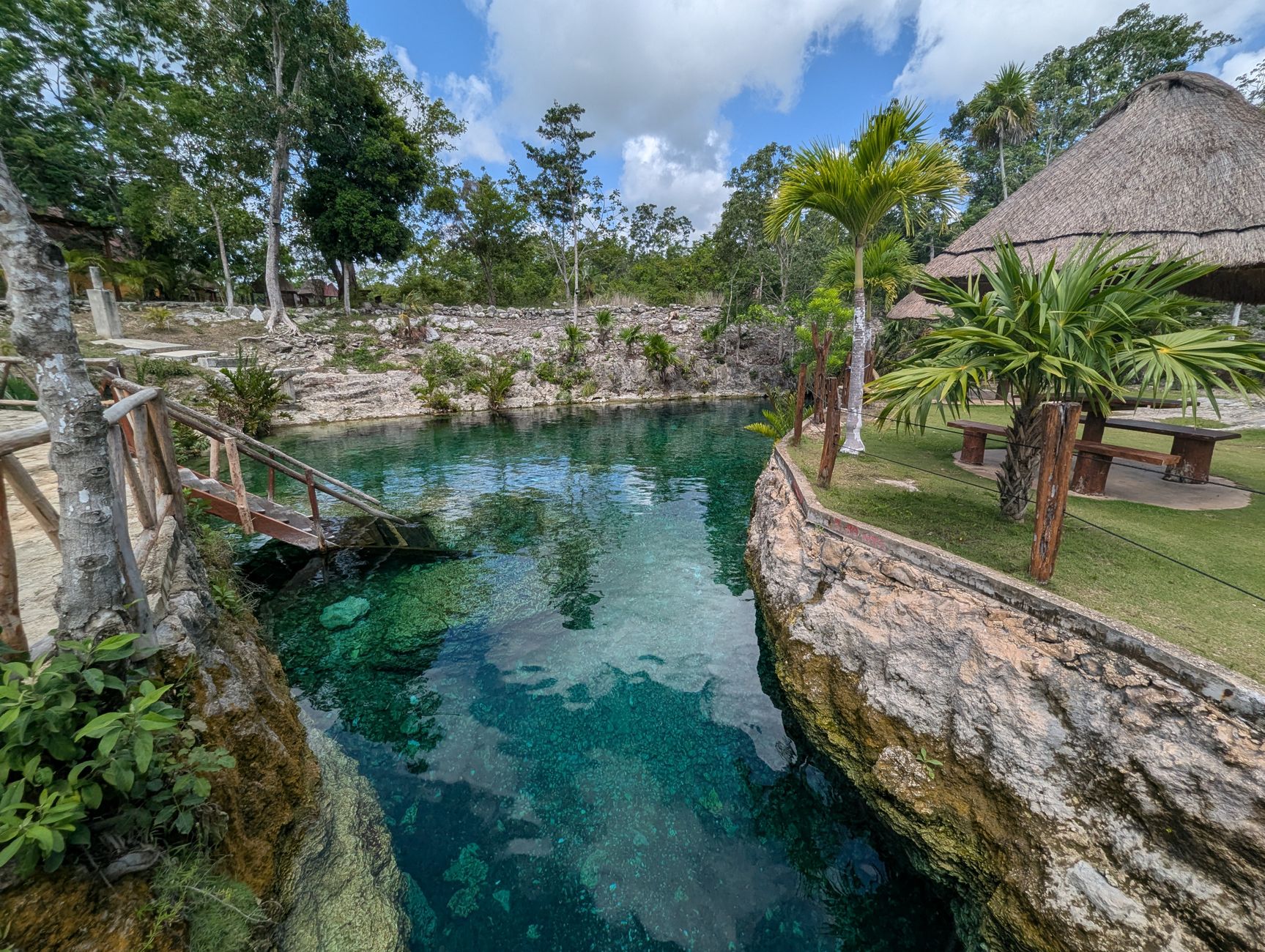 Cenote sagrado en la península de Yucatán